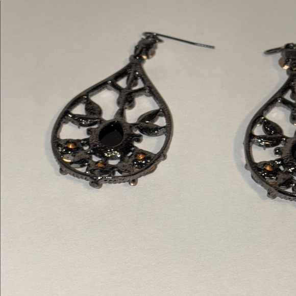 3/$20 Elegant Black and Silver Teardrop Earrings - Picture 4 of 5